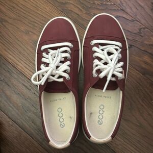 Ecco size 7-7.5 new burgundy